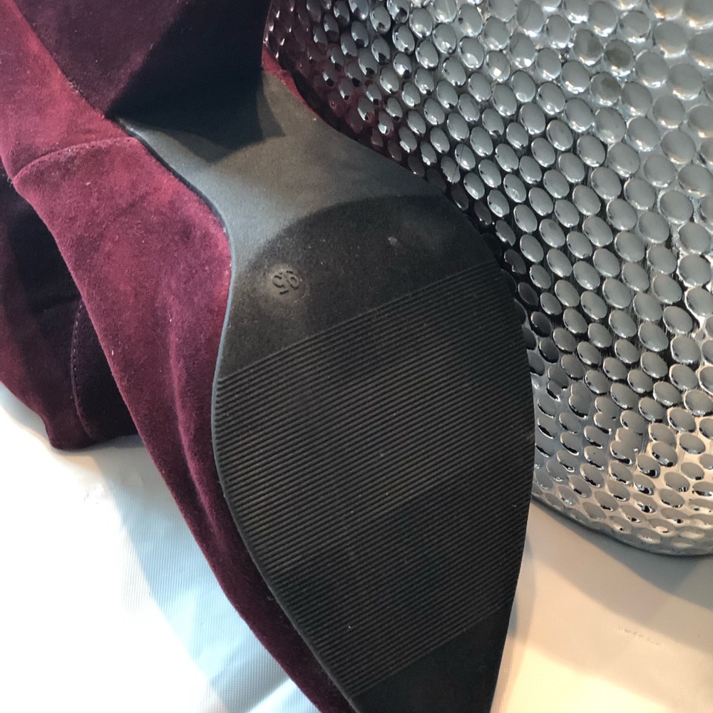 Elegant Burgundy Suede Women's Boots - Picture 9 of 11